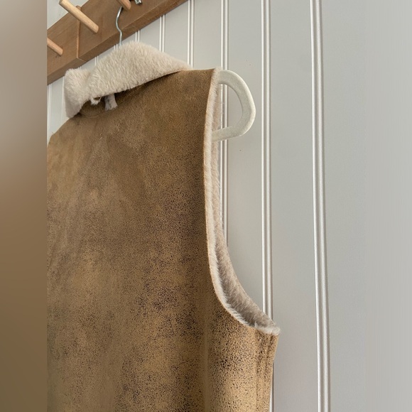 Ecoté Urban Outfitters Faux Sherpa Cabincore Vest Soft Pockets Boho Western M - Picture 11 of 11